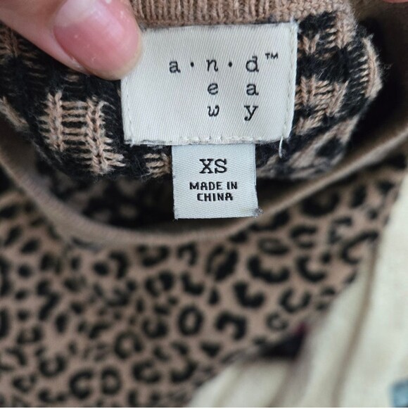 Leopard Print Crewneck knit sweater size XS - Picture 7 of 12